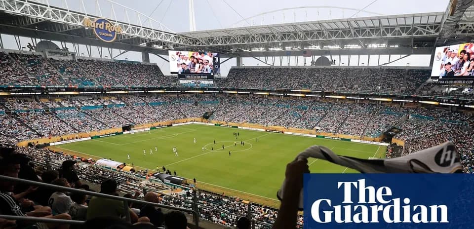 Stade Hard Rock rempli pour un match de football