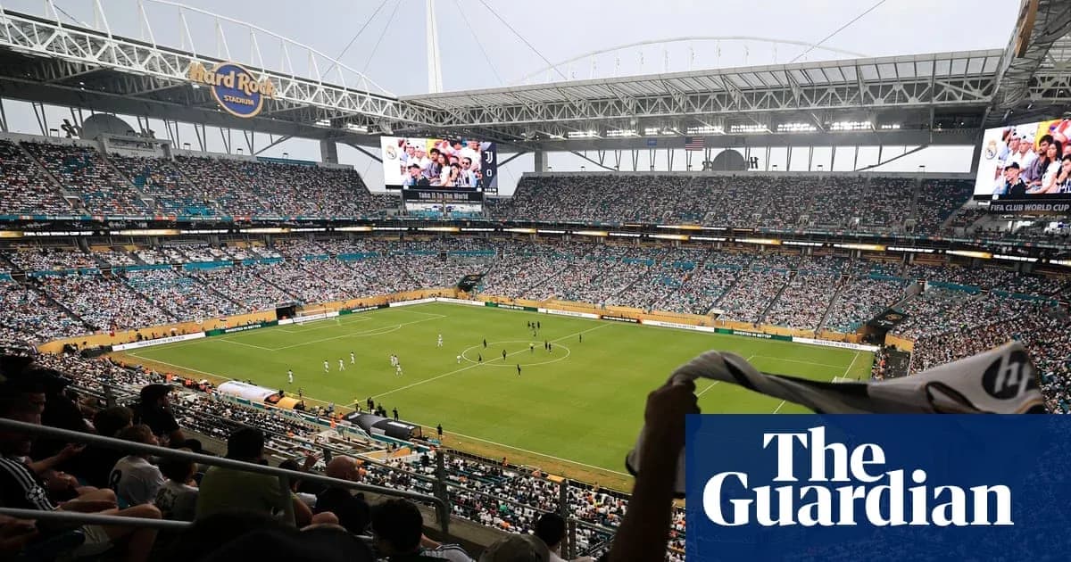 Stade Hard Rock rempli pour un match de football