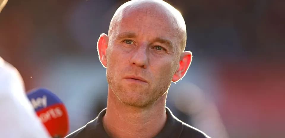 Entraîneur lors d'une interview après le match