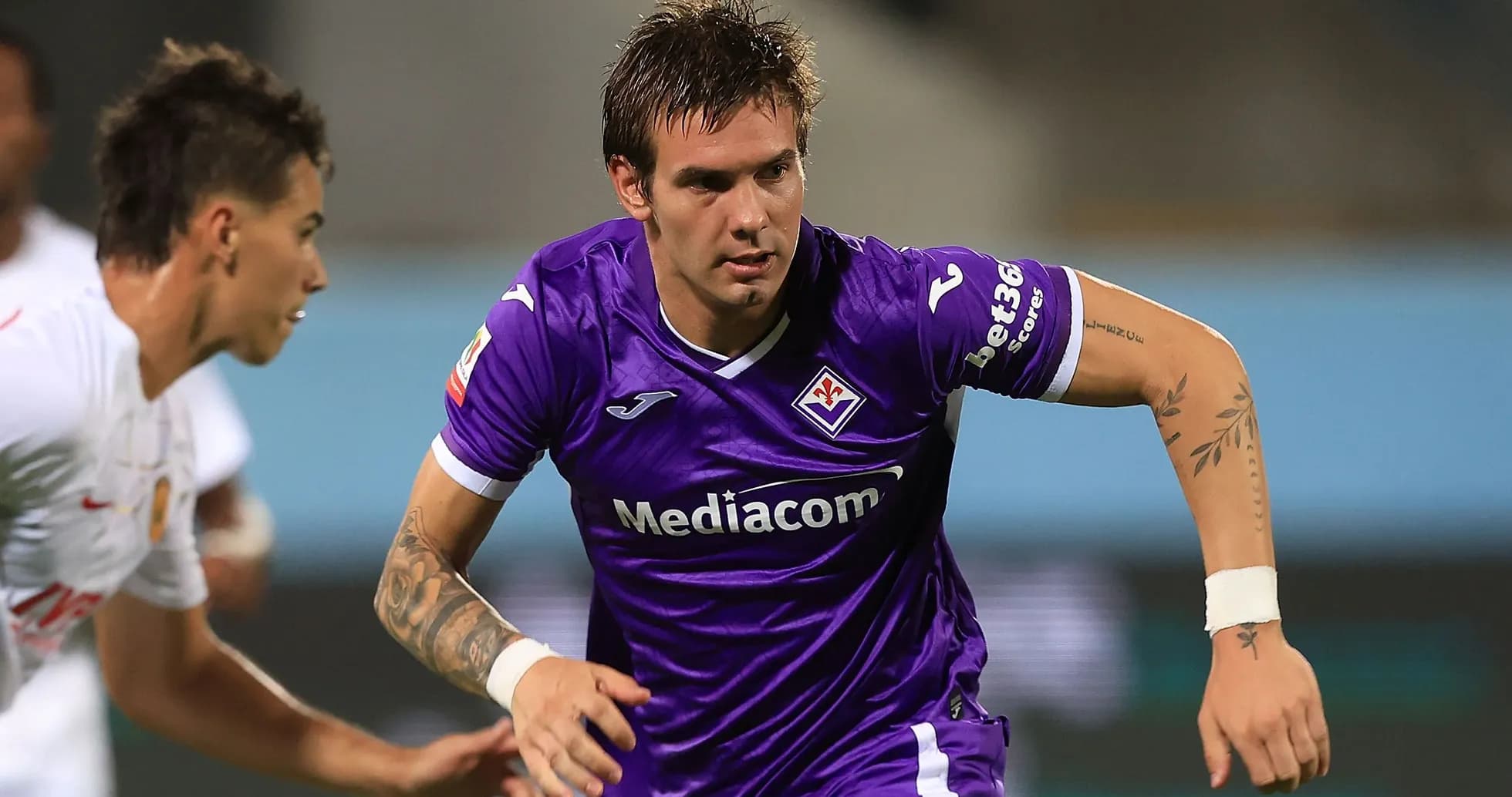 Joueur de la Fiorentina en action sur le terrain