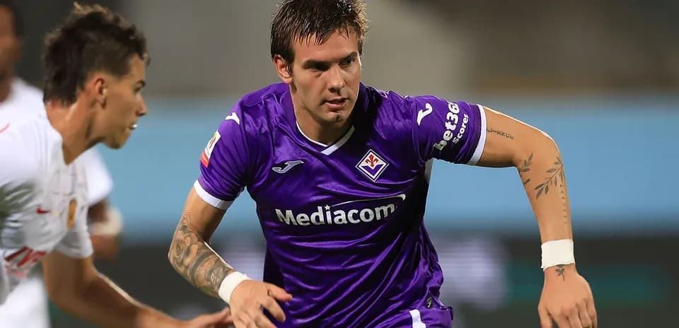 Joueur de la Fiorentina en action sur le terrain