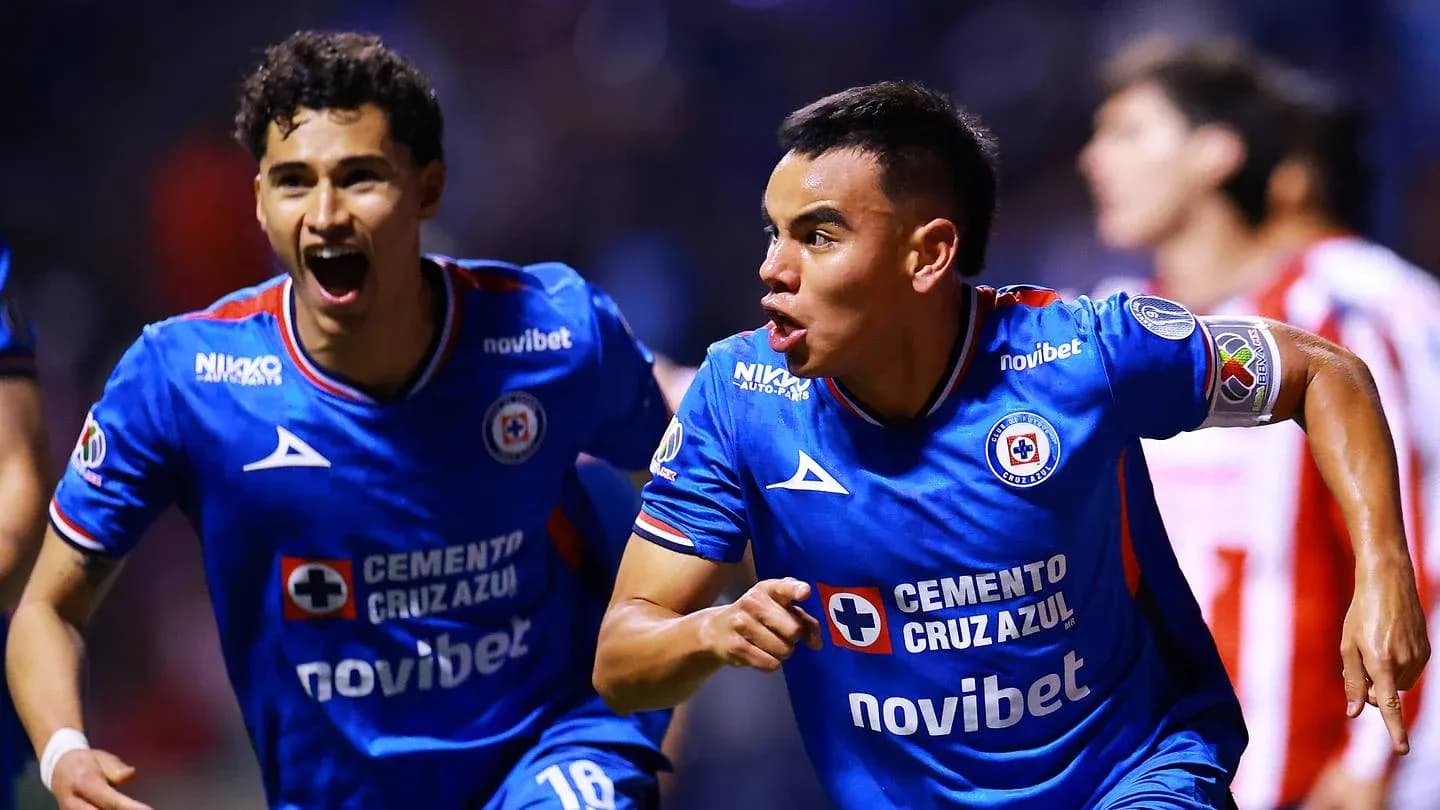 Joueurs de Cruz Azul célébrant un but