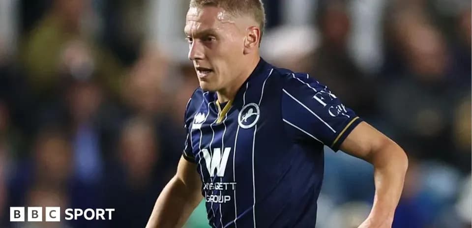 Joueur de Millwall courant sur le terrain