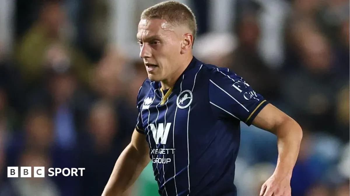 Joueur de Millwall courant sur le terrain