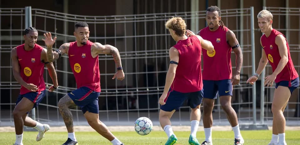 Joueurs du FC Barcelone s'entraînant sur le terrain