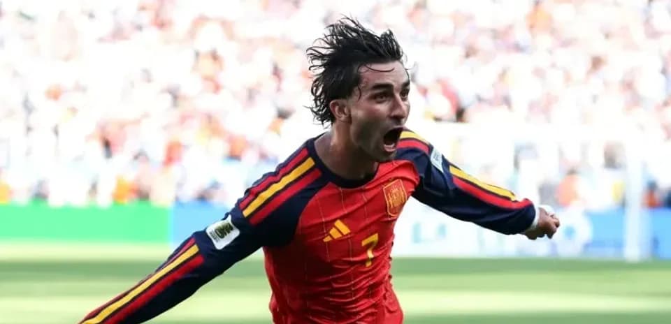 Joueur espagnol célébrant un but pendant un match