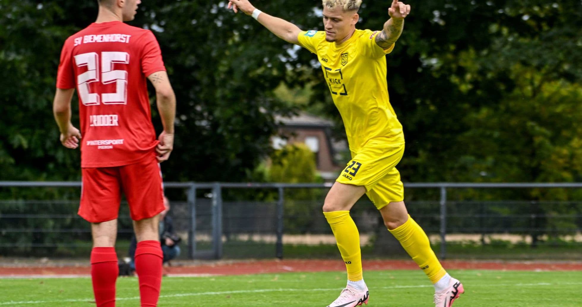 Joueur célébrant un but lors du match