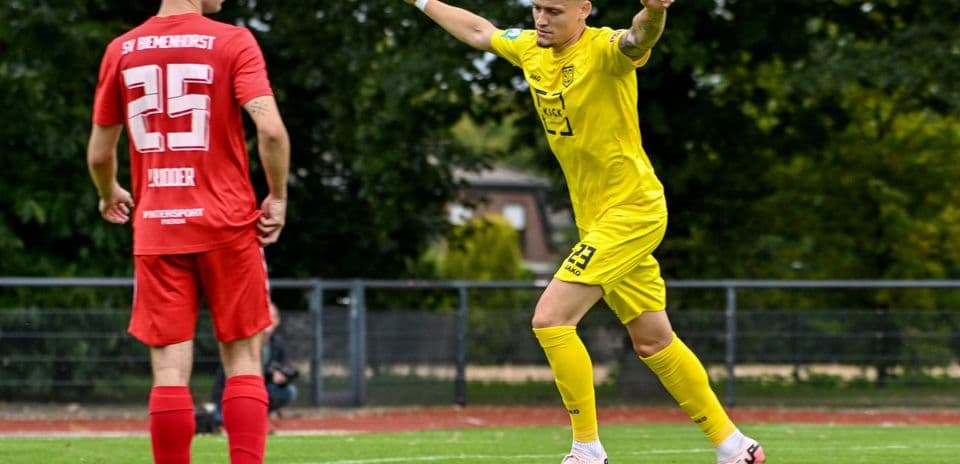 Joueur célébrant un but lors du match