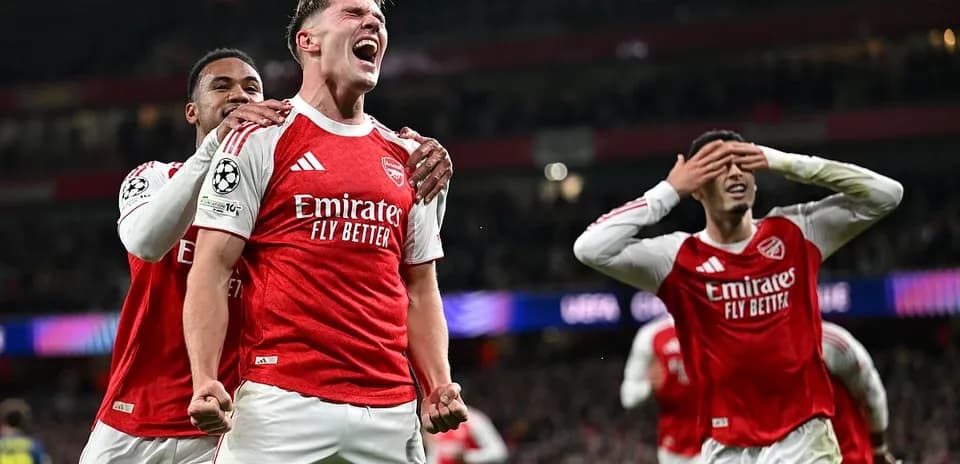 Joueurs d'Arsenal célébrant un but en Ligue des champions
