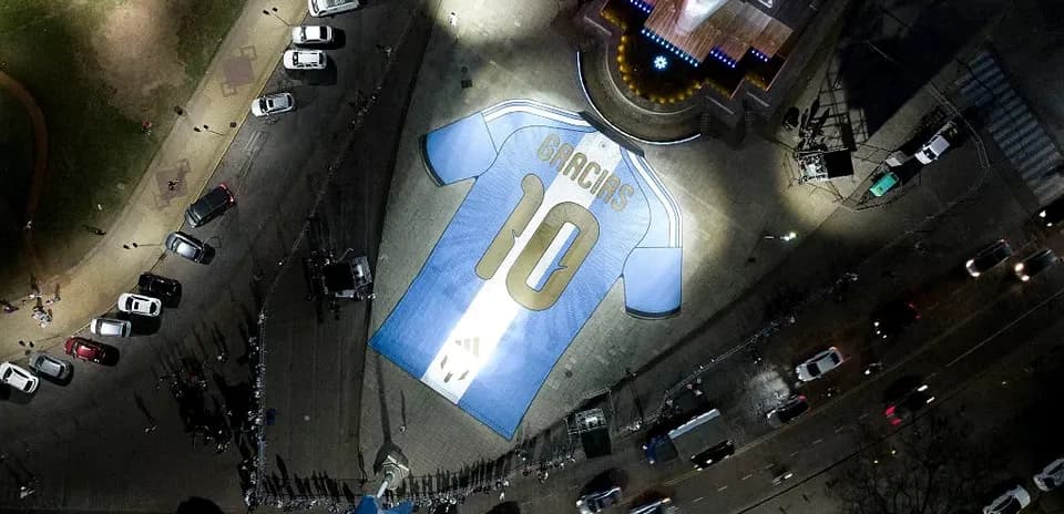 Maillot géant avec le numéro 10 et 'Gracias'