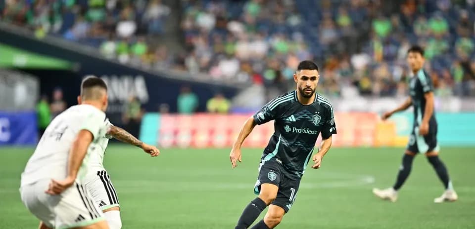 Joueurs en action lors du match de football