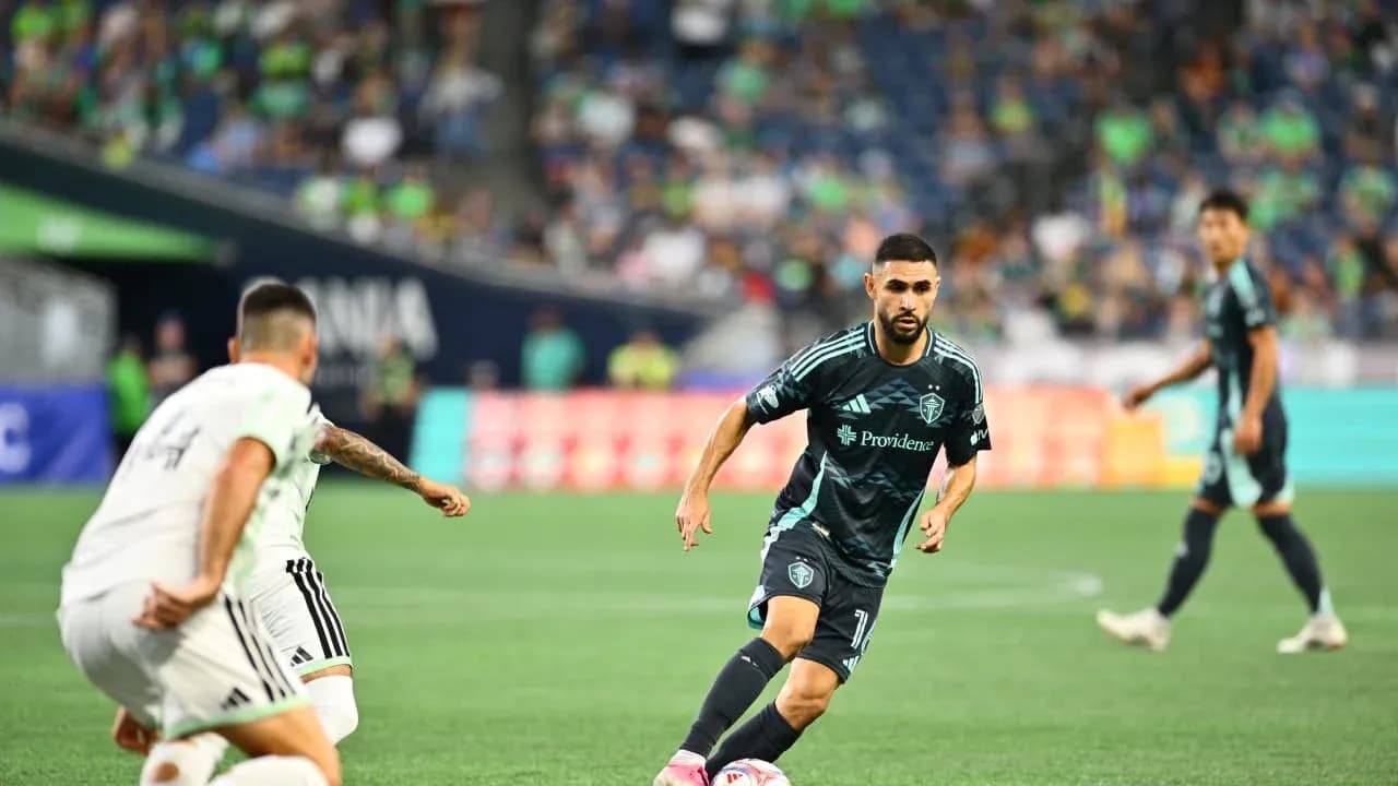 Joueurs en action lors du match de football