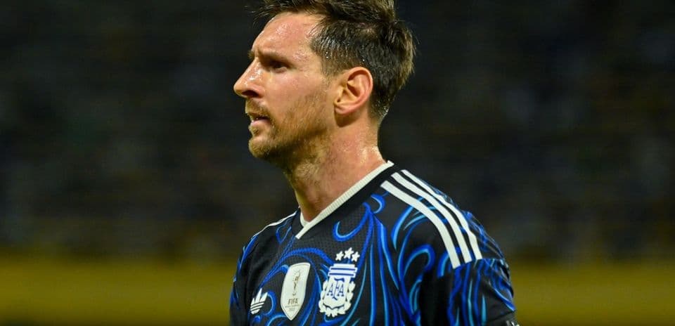 Lionel Messi en tenue de l'Argentine sur le terrain