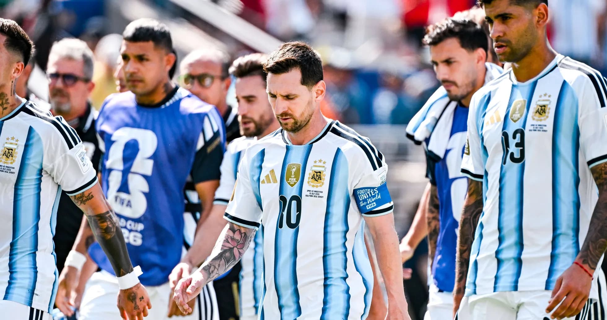 Équipe argentine entrant sur le terrain avant le match