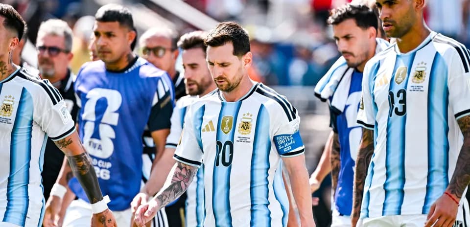 Équipe argentine entrant sur le terrain avant le match