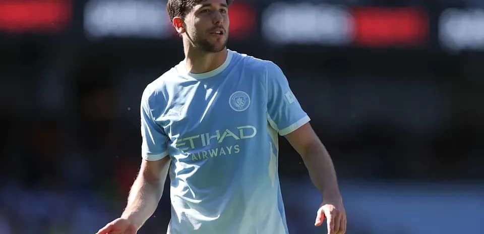 Joueur de Manchester City sur le terrain de jeu