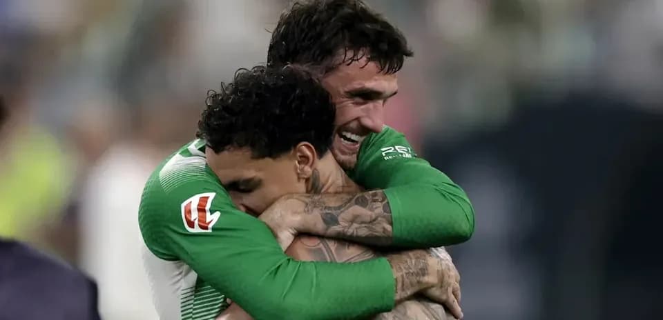 Joueurs se célébrant après un match de football