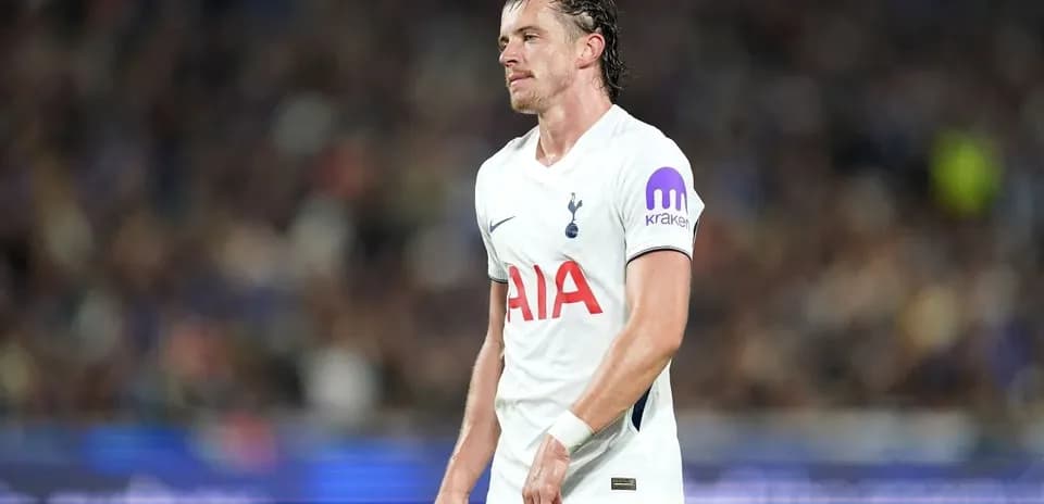 Joueur de Tottenham avec maillot blanc sur le terrain