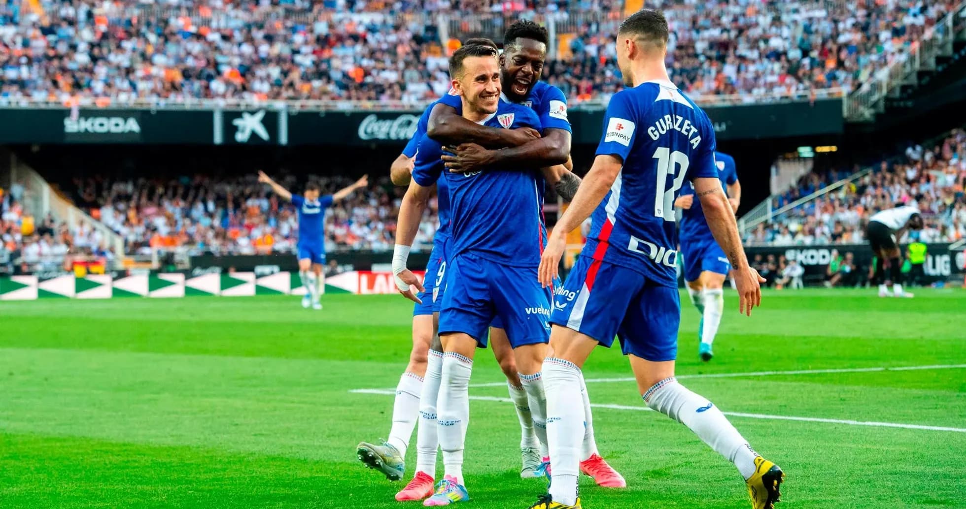 Célébration d'un but par les joueurs d'Athletic Club