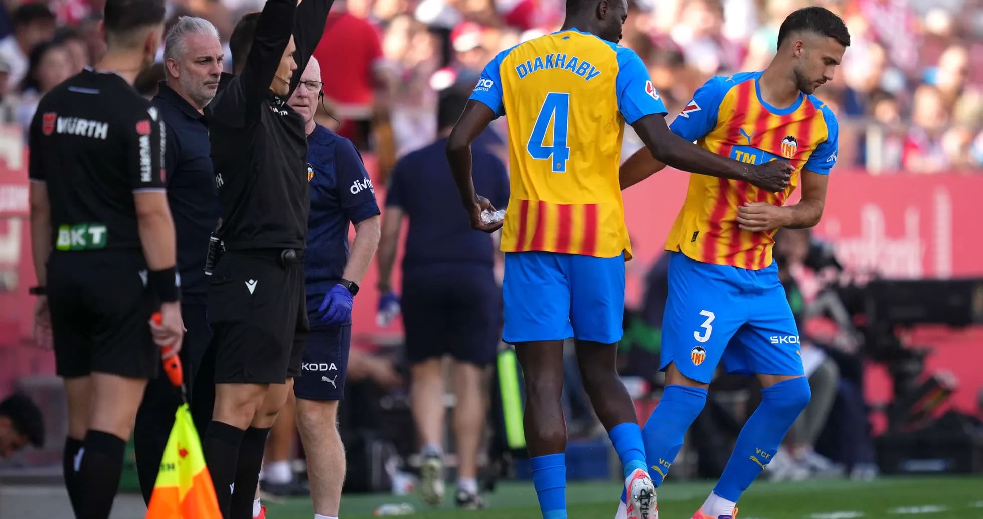 Remplacement de Diakhaby pendant le match