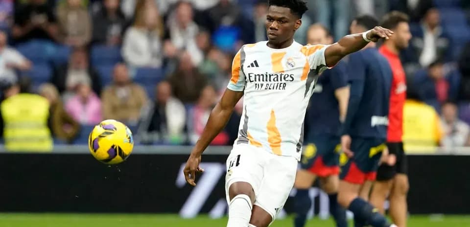 Joueur de Real Madrid effectuant un tir au but