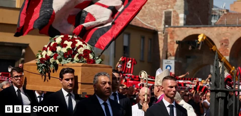 Cercueil décoré de fleurs lors d'une procession funéraire