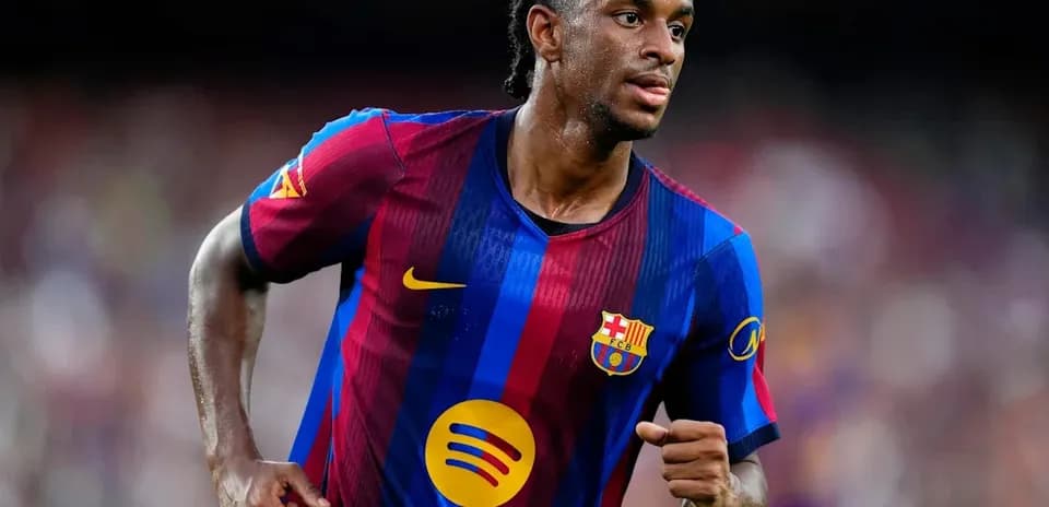 Joueur de FC Barcelone courant sur le terrain