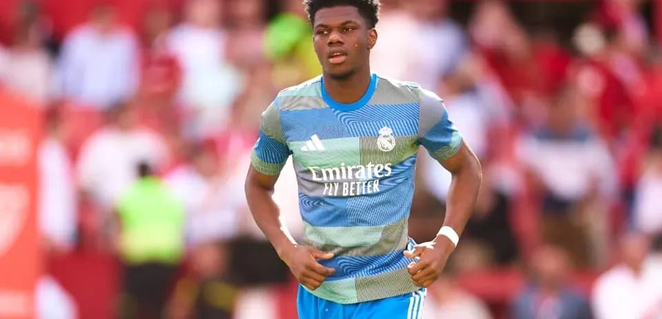 Joueur de Real Madrid s'échauffant avant le match