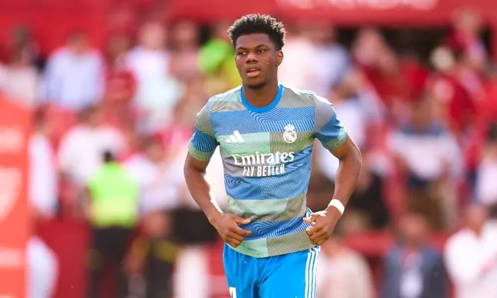 Joueur de Real Madrid s'échauffant avant le match
