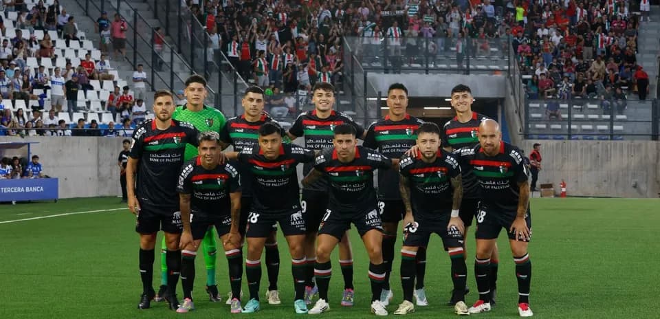 Équipe de Palestino avant le match