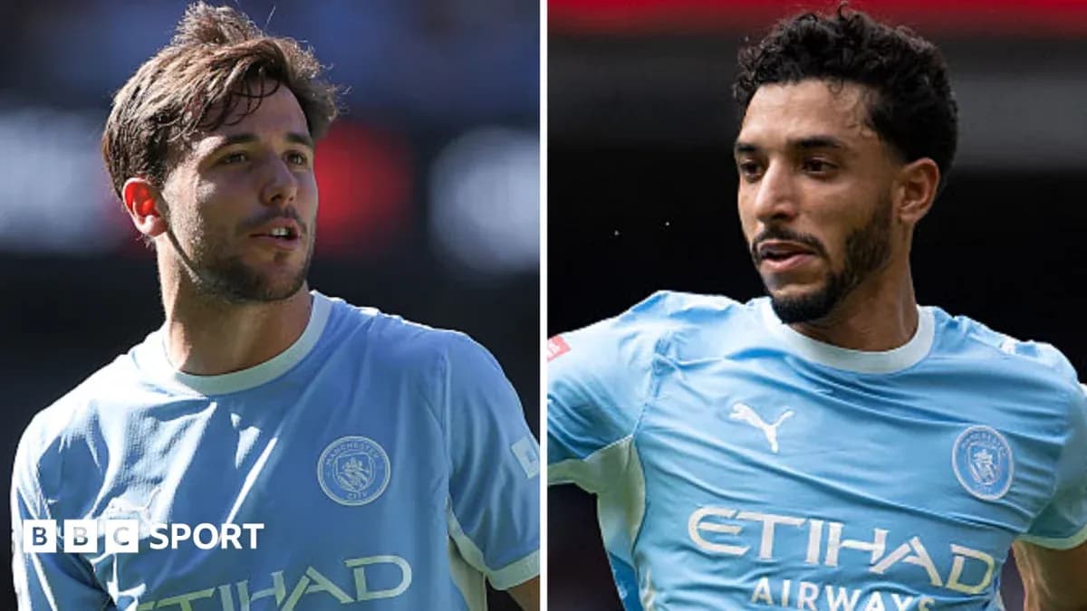 Deux joueurs de Manchester City en action