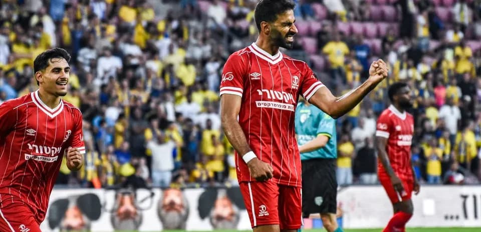 Joueurs de Hapoel Beer Sheva célébrant un but