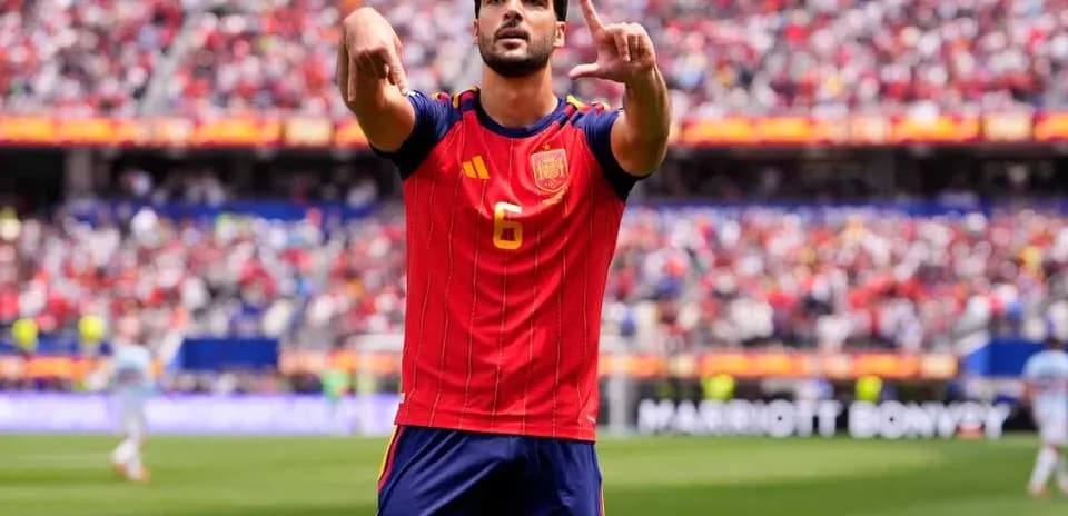 Joueur espagnol célébrant un but pendant le match