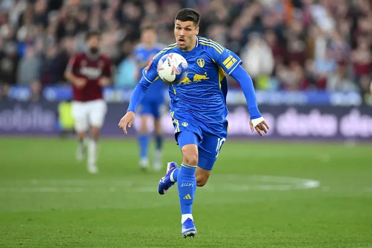 Joueur dribblant le ballon lors d'un match