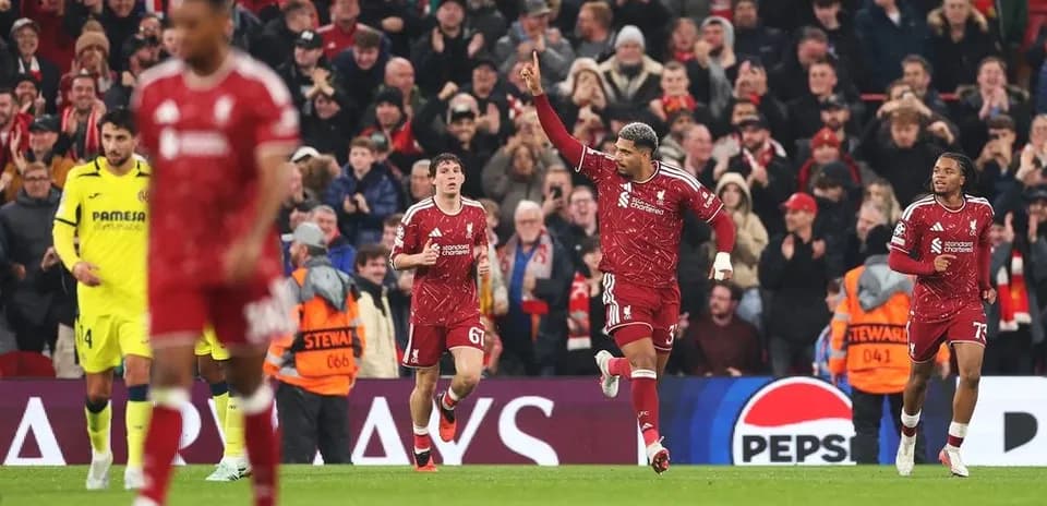 Joueurs de Liverpool célébrant un but au stade