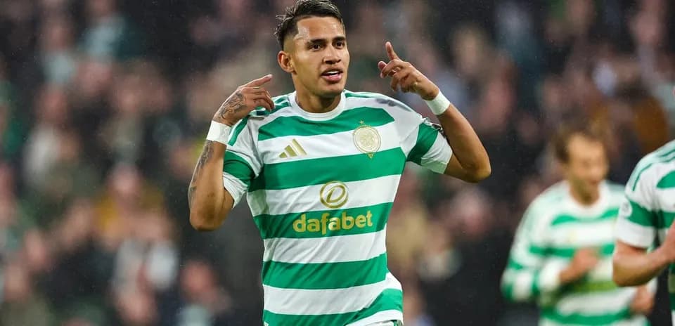 Joueur de Celtic célébrant un but au stade