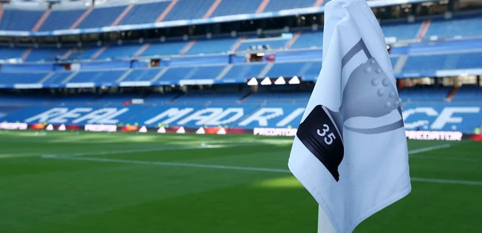 Drapeau de coin au stade Santiago Bernabéu