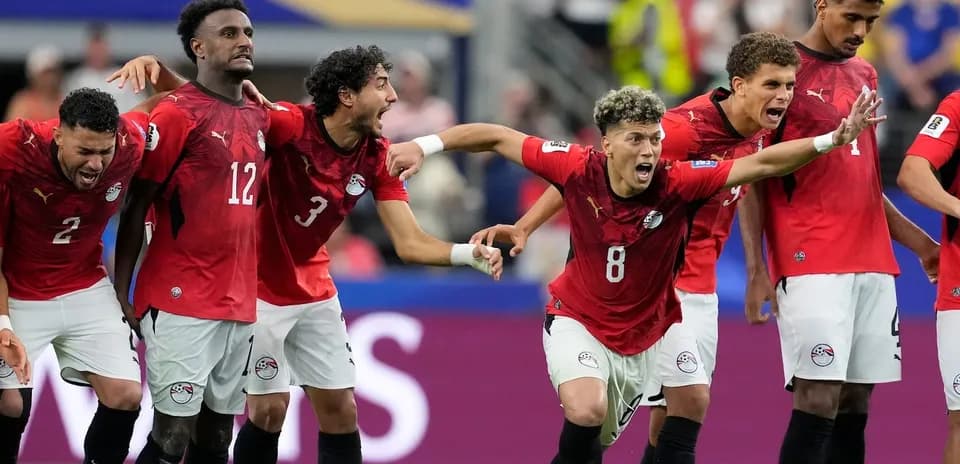 Joueurs égyptiens célébrant un but lors du match