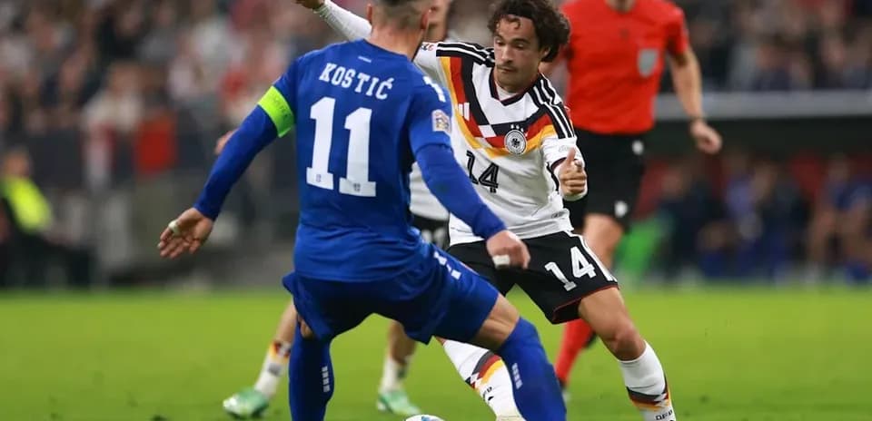 Joueurs en action lors d'un match de football