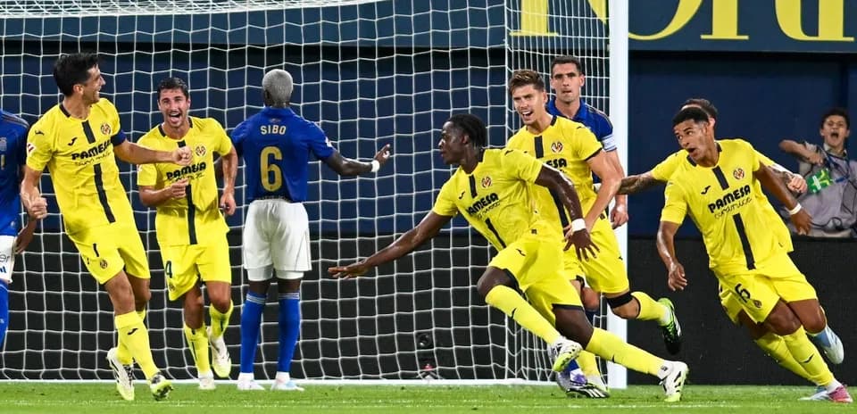 Joueurs de Villarreal célébrant un but