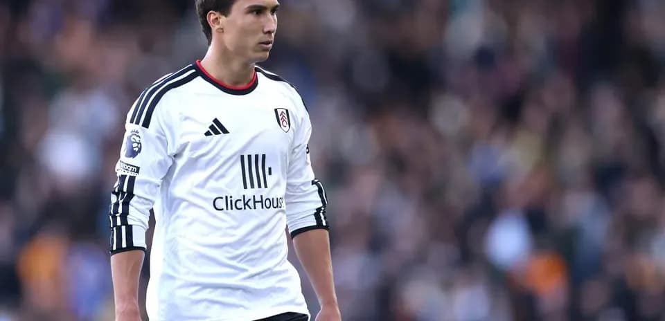 Joueur de Fulham sur le terrain pendant un match
