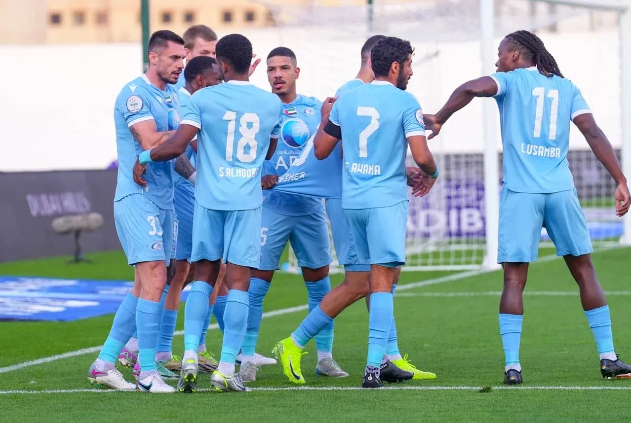 Joueurs d'Ajman U23 célébrant un but