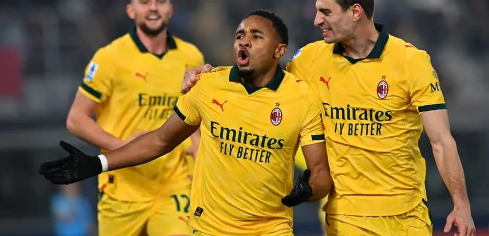 Joueurs de l'AC Milan célèbrent un but