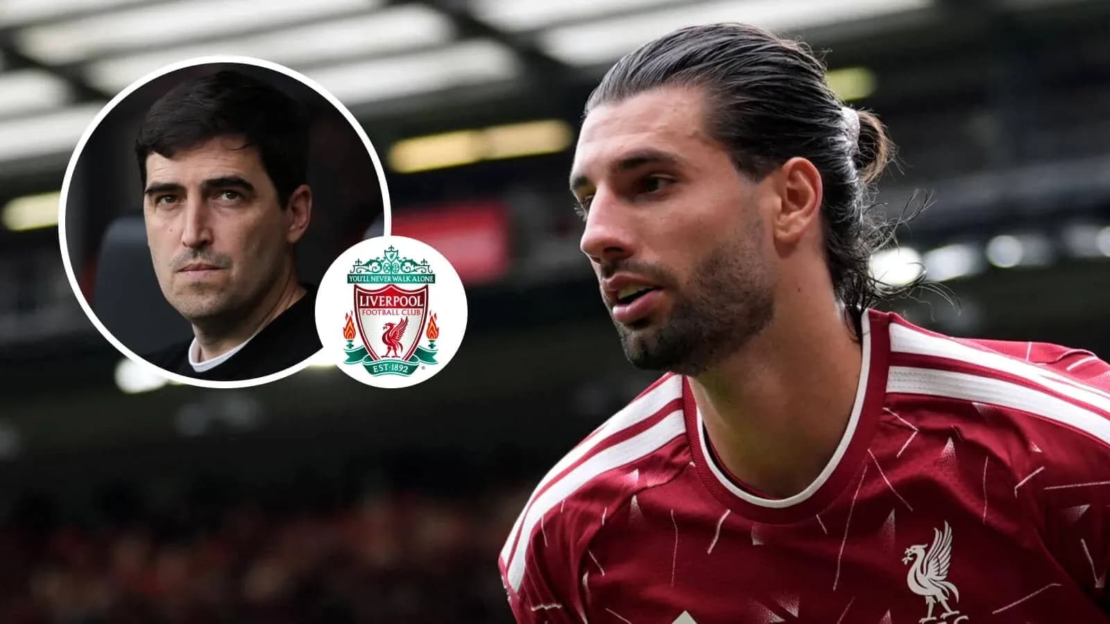 Joueur de Liverpool en action avec entraîneur en arrière-plan