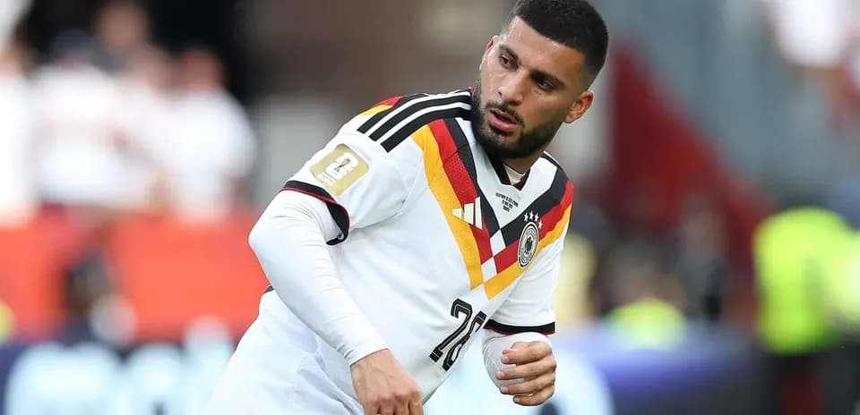Joueur allemand en action sur le terrain