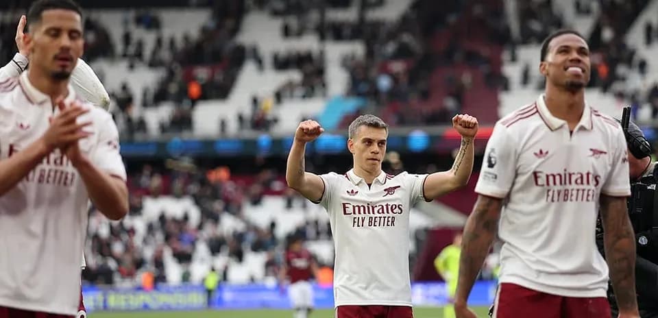 Joueurs d'Arsenal célébrant une victoire