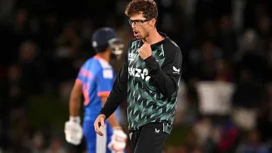 Joueur célébrant après un bon lancer de cricket