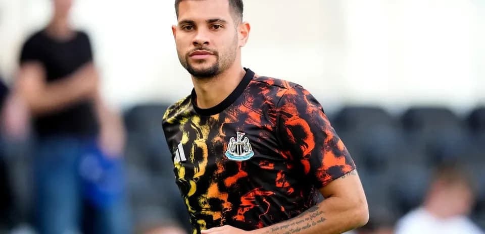 Joueur de Newcastle en tenue d'entraînement colorée