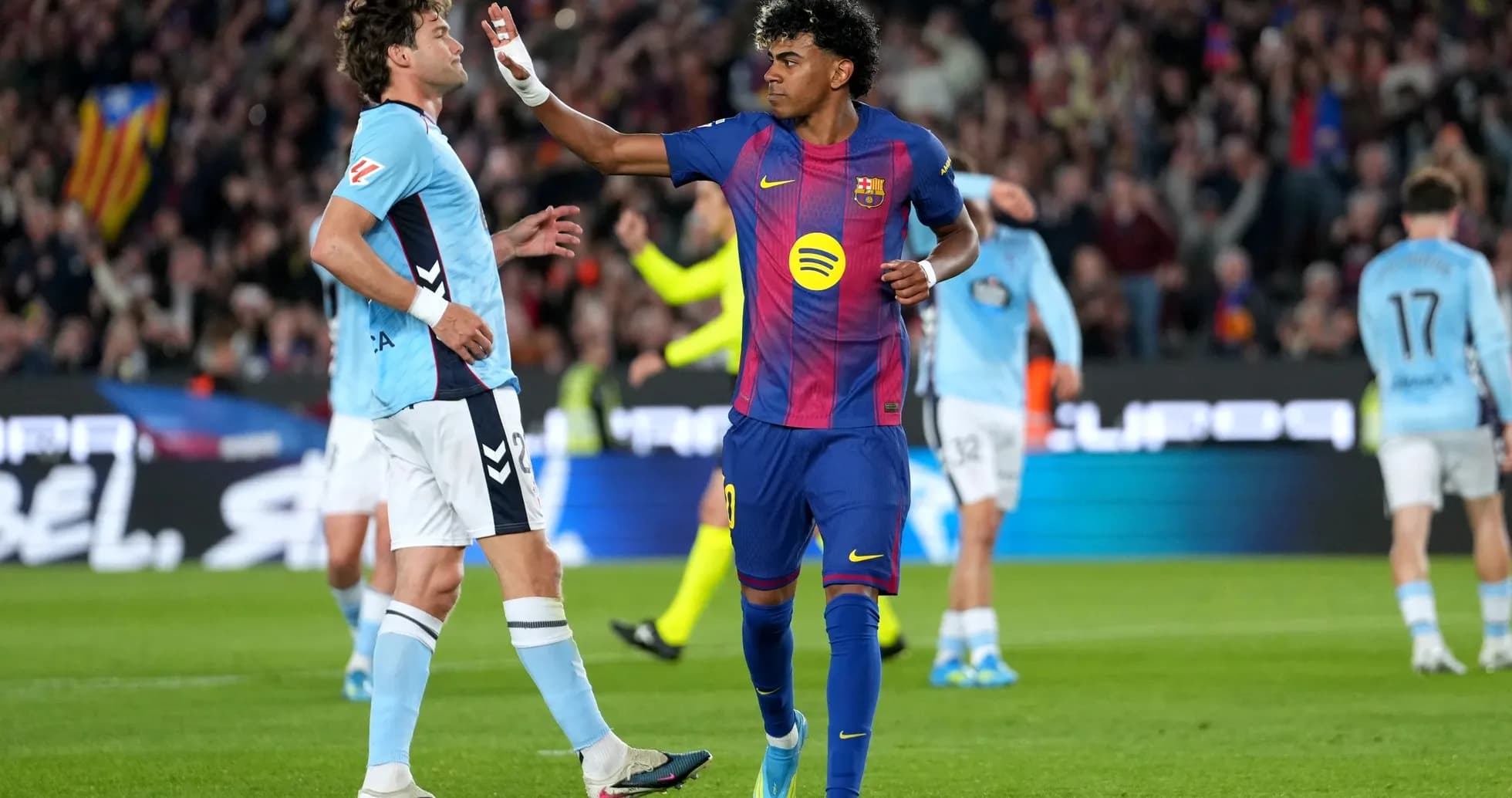 Joueur de Barcelone célébrant un but contre Celta Vigo