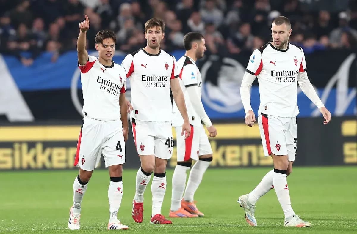 Joueurs de l'AC Milan célébrant un but